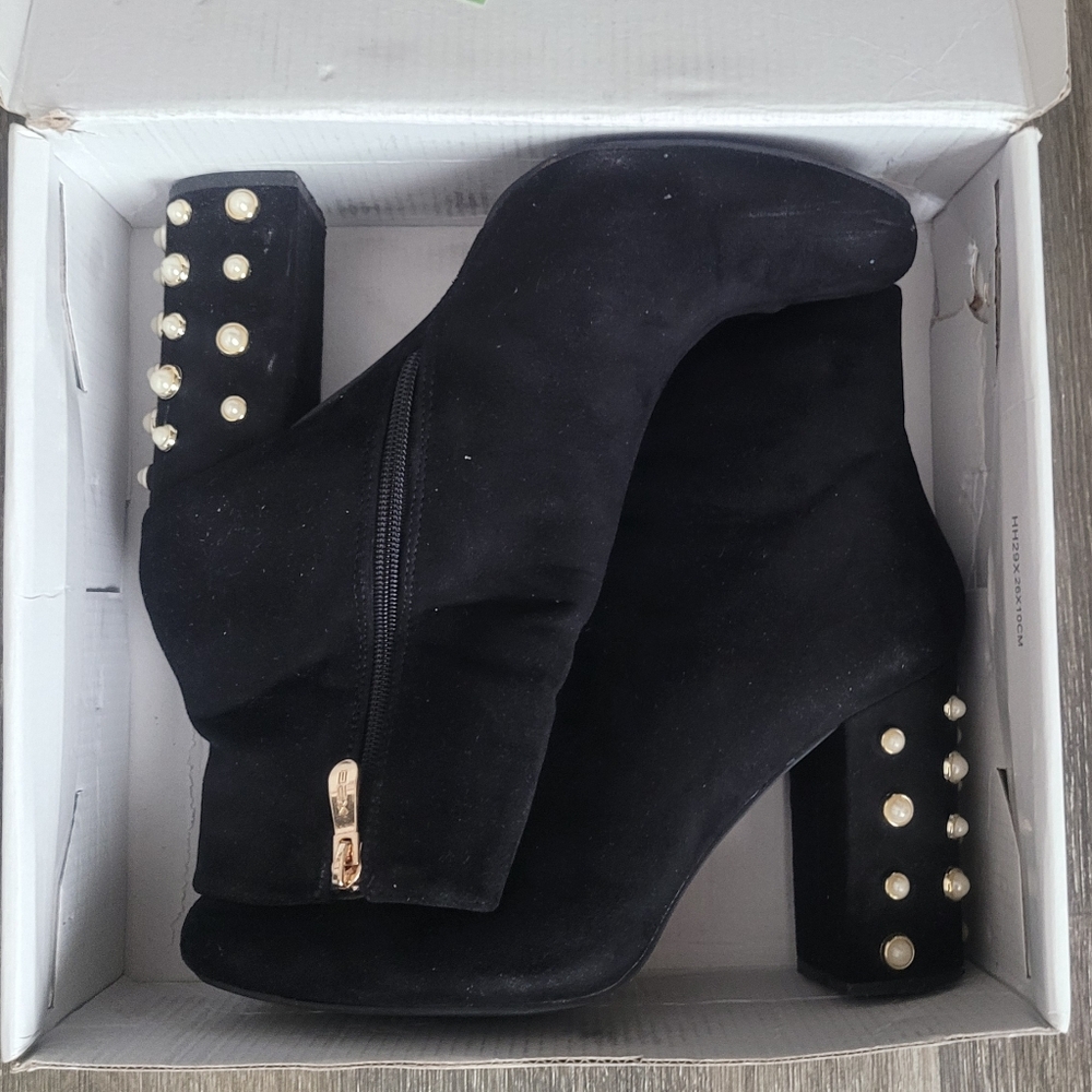 STYLISH COMFY BOOTS